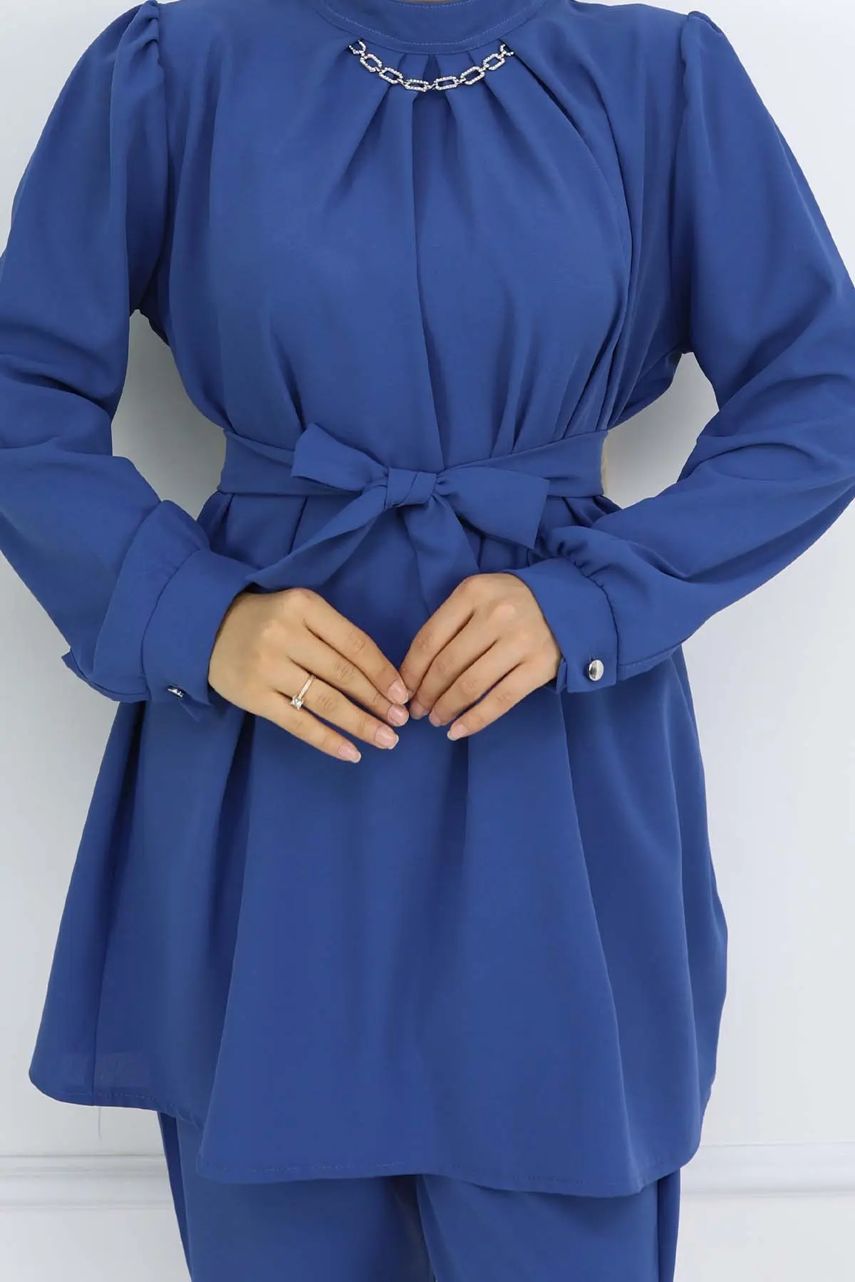 Chain Detailed Hijab Suit-detail