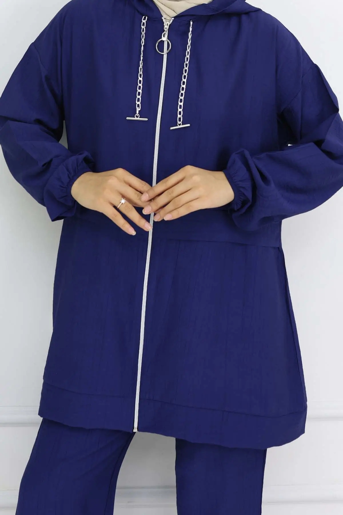 Chain Detailed Hijab Suit-detail