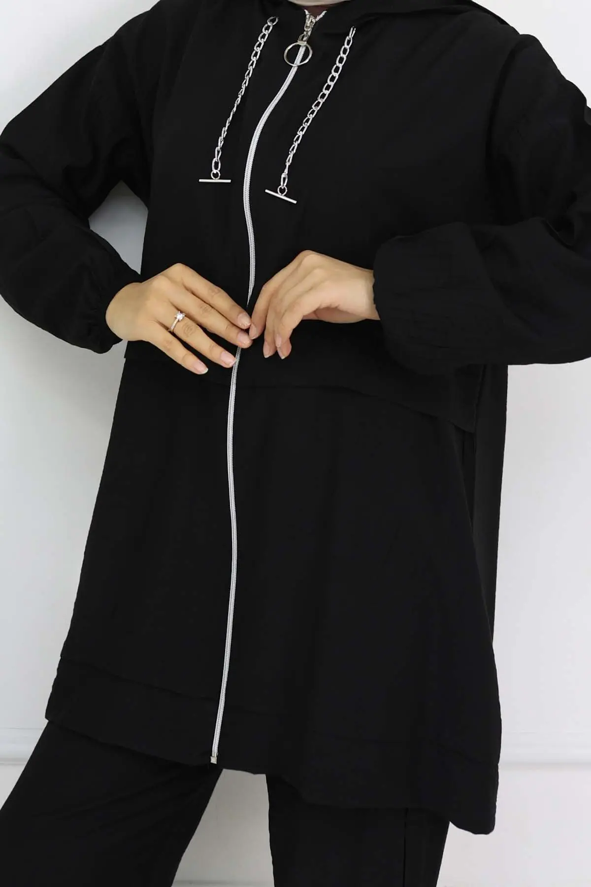 Chain Detailed Hijab Suit-detail