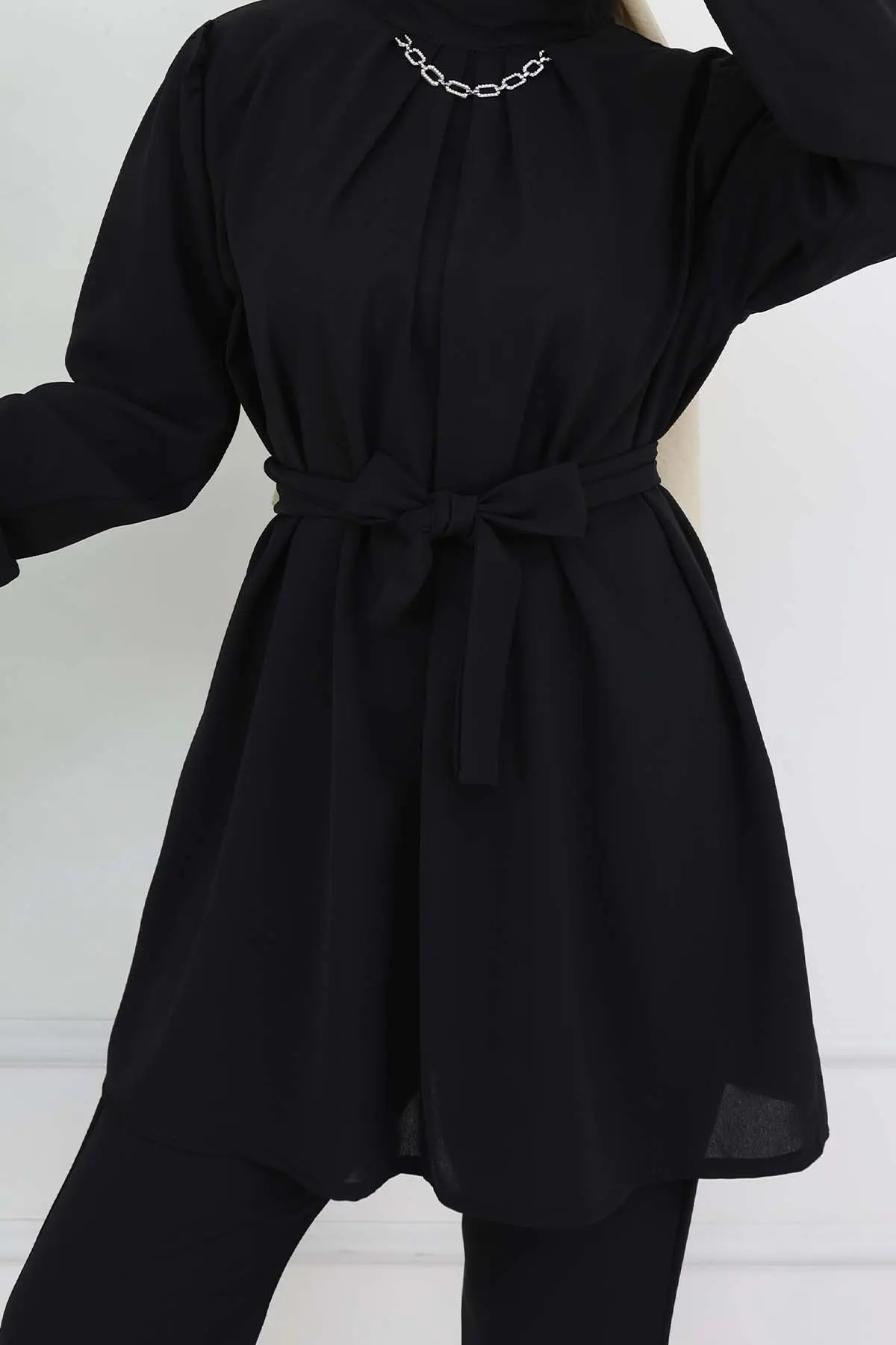 Chain Detailed Hijab Suit-detail