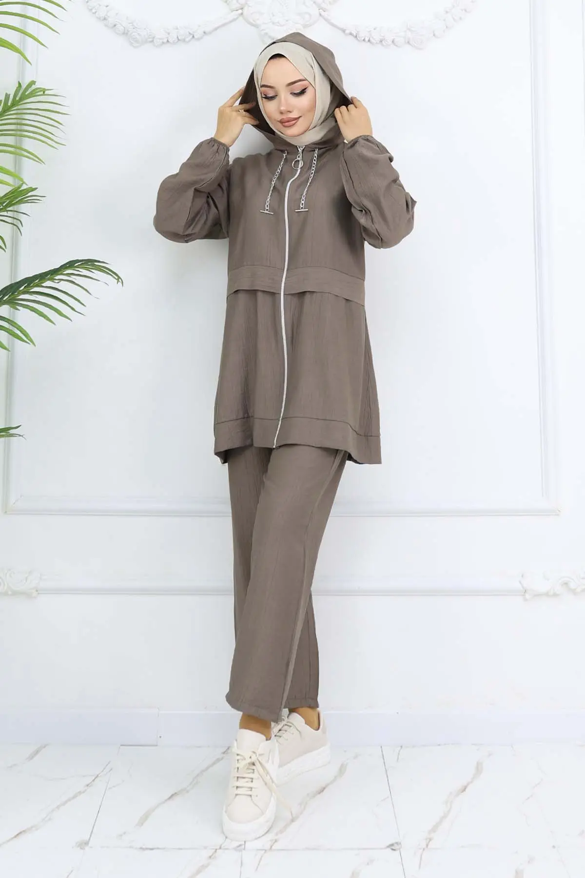 Chain Detailed Hijab Suit-detail