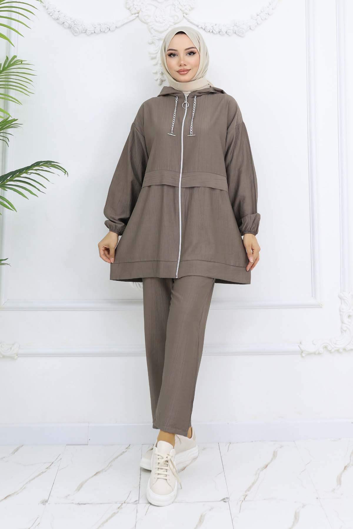 Chain Detailed Hijab Suit