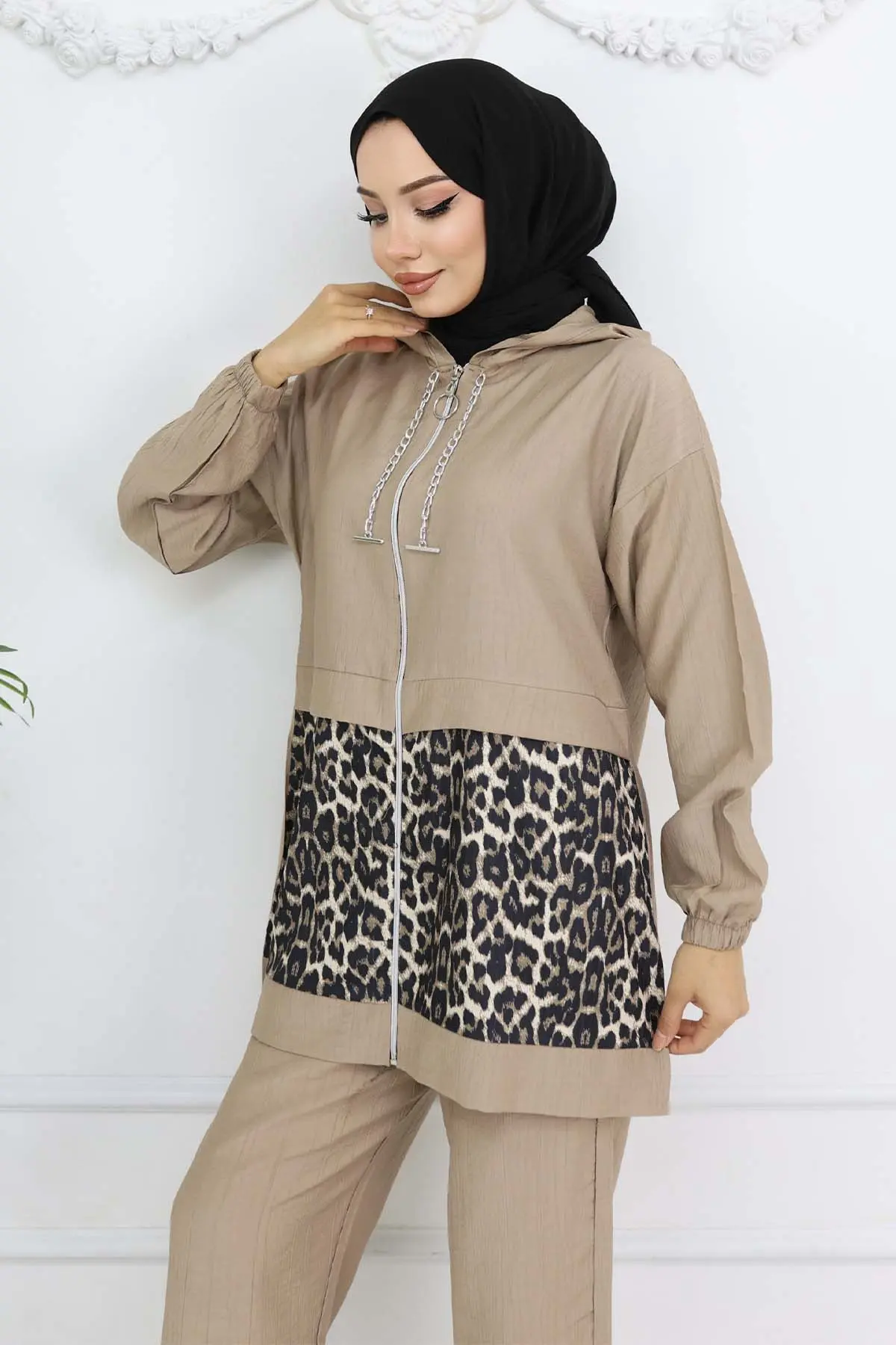 Chain Leopard Patterned Suit-detail